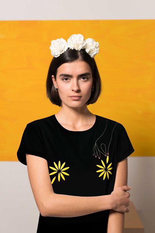 Camiseta de algodón orgánico flores negra