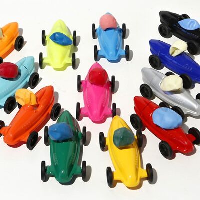 12 coches de globos, ordenados por color.