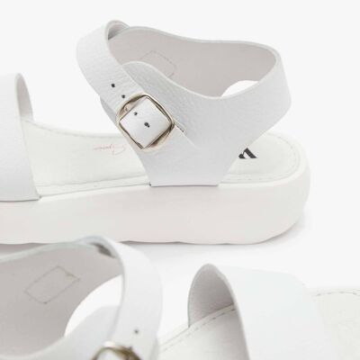 Sandalia para mujer con plataforma blanca