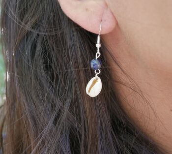 Boucles d'oreilles pendantes en Lapis Lazuli et coquillage Cauri 2