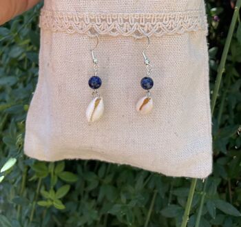 Boucles d'oreilles pendantes en Lapis Lazuli et coquillage Cauri 4
