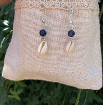 Boucles d'oreilles pendantes en Lapis Lazuli et coquillage Cauri 5