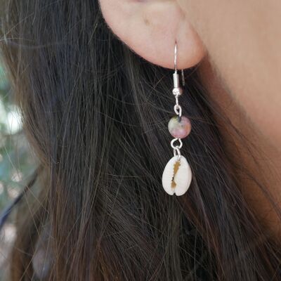 Dangling earrings in Rhodonite and Cauri shell