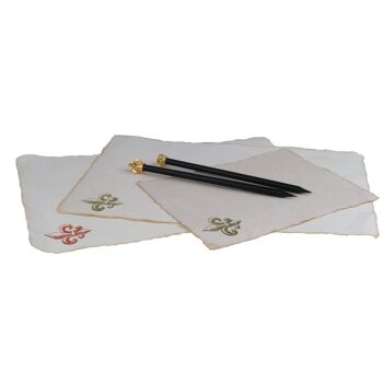 Feuilles de papier parchemin orné d'une fleur-de-lys A4 4