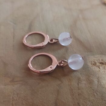 Boucles d'oreilles créoles Huggie avec quartz rose - Acier inoxydable doré rose 3