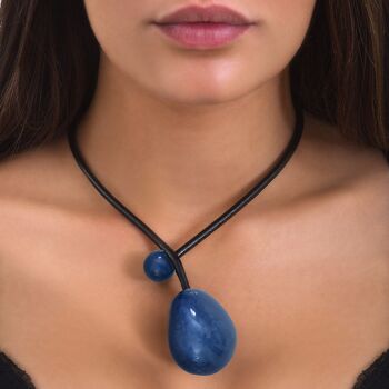 Collier CERISE bleu marine en ivoire végétal et cuir 3