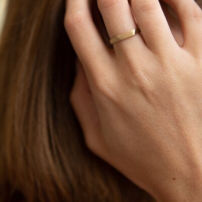 Geometric gold ring matte