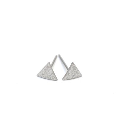 Petites boucles d'oreilles triangle en titane. Gris .Très léger et absolument sans allergie ! Disponible en 5 couleurs. Fabriqué à la main en France. TT494d GRI