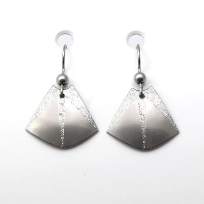 Boucles d'oreilles en titane. Gris. Très léger et absolument sans allergie! Disponible en 5 couleurs. Fabriqué à la main en France. TT689 GRI