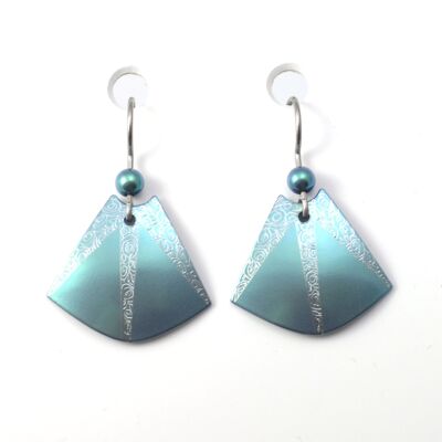 Titanium earrings. Green. Very light and absolutely allergy free! Available in 5 colours. Handmade in France. TT689 GRO