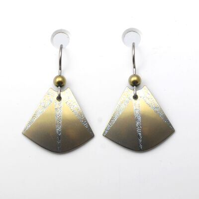 Boucles d'oreilles en titane. Jaune. Très léger et absolument sans allergie! Disponible en 5 couleurs. Fabriqué à la main en France. TT689 GE