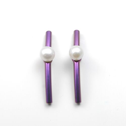 Titanium earrings with pearls. Violet. Very light and absolutely allergy free! Available in 5 colours. Handmade in France. TT579 PA