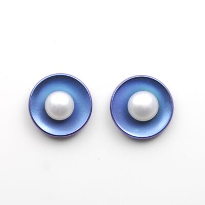 Titanium earrings with pearls. Blue. Very light and absolutely allergy free! Available in 5 colours. Handmade in France.  TT577R BL