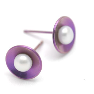 Titanium earrings with pearls. Violet. Very light and absolutely allergy free! Available in 5 colours. Handmade in France. TT577R PA
