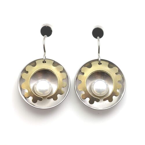 Titanium earrings with pearls. Yellow. Very light and absolutely allergy free! Available in 5 colours. Handmade in France. TT670 GE