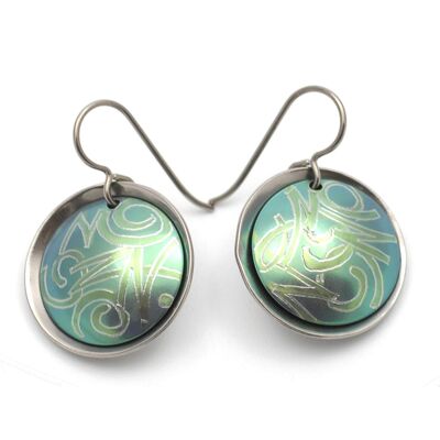 Boucles d'oreilles en titane. Vert. Très léger et absolument sans allergie! Disponible en 5 couleurs. Fabriqué à la main en France. TT667 GR