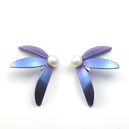 Titanium earrings with pearls. Blue. Very light and absolutely allergy free! Available in 5 colours. Handmade in France. TT501 BL