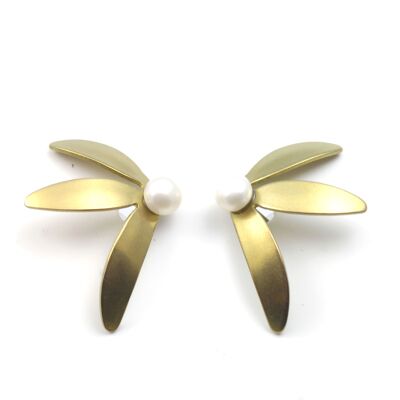 Titanium earrings with pearls. Yellow. Very light and absolutely allergy free! Available in 5 colours. Handmade in France. TT501 GE