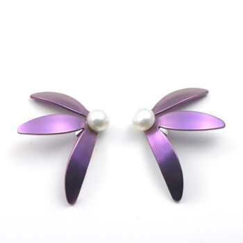 Boucles d'oreilles en titane avec perles. Violet. Très léger et absolument sans allergie! Disponible en 5 couleurs. Fabriqué à la main en France. Sonorisation TT501 1