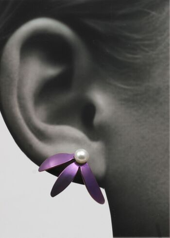 Boucles d'oreilles en titane avec perles. Violet. Très léger et absolument sans allergie! Disponible en 5 couleurs. Fabriqué à la main en France. Sonorisation TT501 3