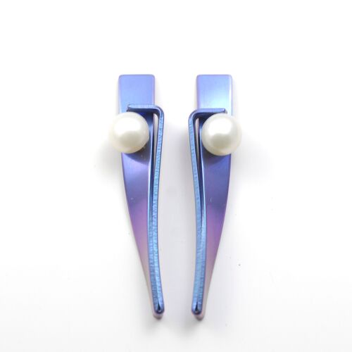 Titanium earrings with pearls. Blue. Very light and absolutely allergy free! Available in 5 colours. Handmade in France. TT582 BL