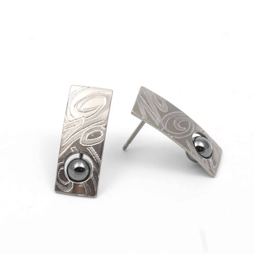 Titanium Earrings. Gray. Very light and absolutely allergy free! Available in 5 colours. Handmade in France. TT500NT GRI