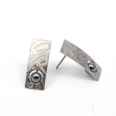Titanium Earrings. Gray. Very light and absolutely allergy free! Available in 5 colours. Handmade in France. TT500NT GRI
