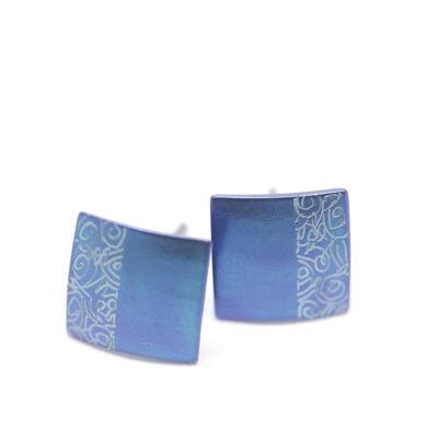 Boucles d'oreilles en titane. Bleu. Très léger et absolument sans allergie! Disponible en 5 couleurs. Fabriqué à la main en France. TT489BL