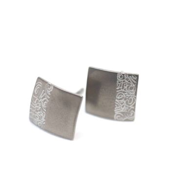 Boucles d'oreilles en titane. Gris. Très léger et absolument sans allergie! Disponible en 5 couleurs. Fabriqué à la main en France. TT489 GRI 1