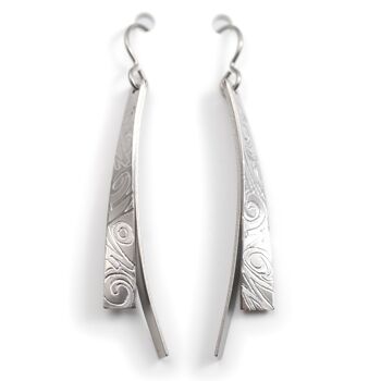 Boucles d'oreilles en titane. Gris. Très léger et absolument sans allergie! Disponible en 5 couleurs. Fabriqué à la main en France. TT235NT GRI 1