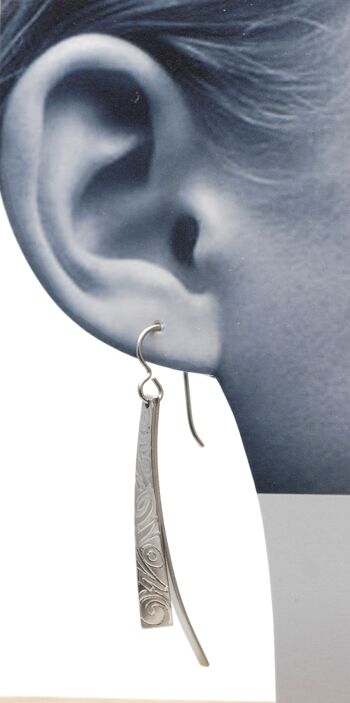 Boucles d'oreilles en titane. Gris. Très léger et absolument sans allergie! Disponible en 5 couleurs. Fabriqué à la main en France. TT235NT GRI 2