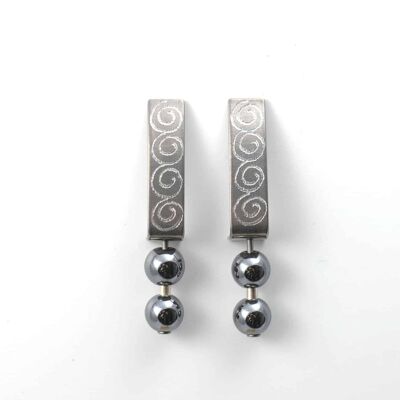 Boucles d'oreilles en titane. Gris. Très léger et absolument sans allergie! Disponible en 5 couleurs. Fabriqué à la main en France. TT623 GRI