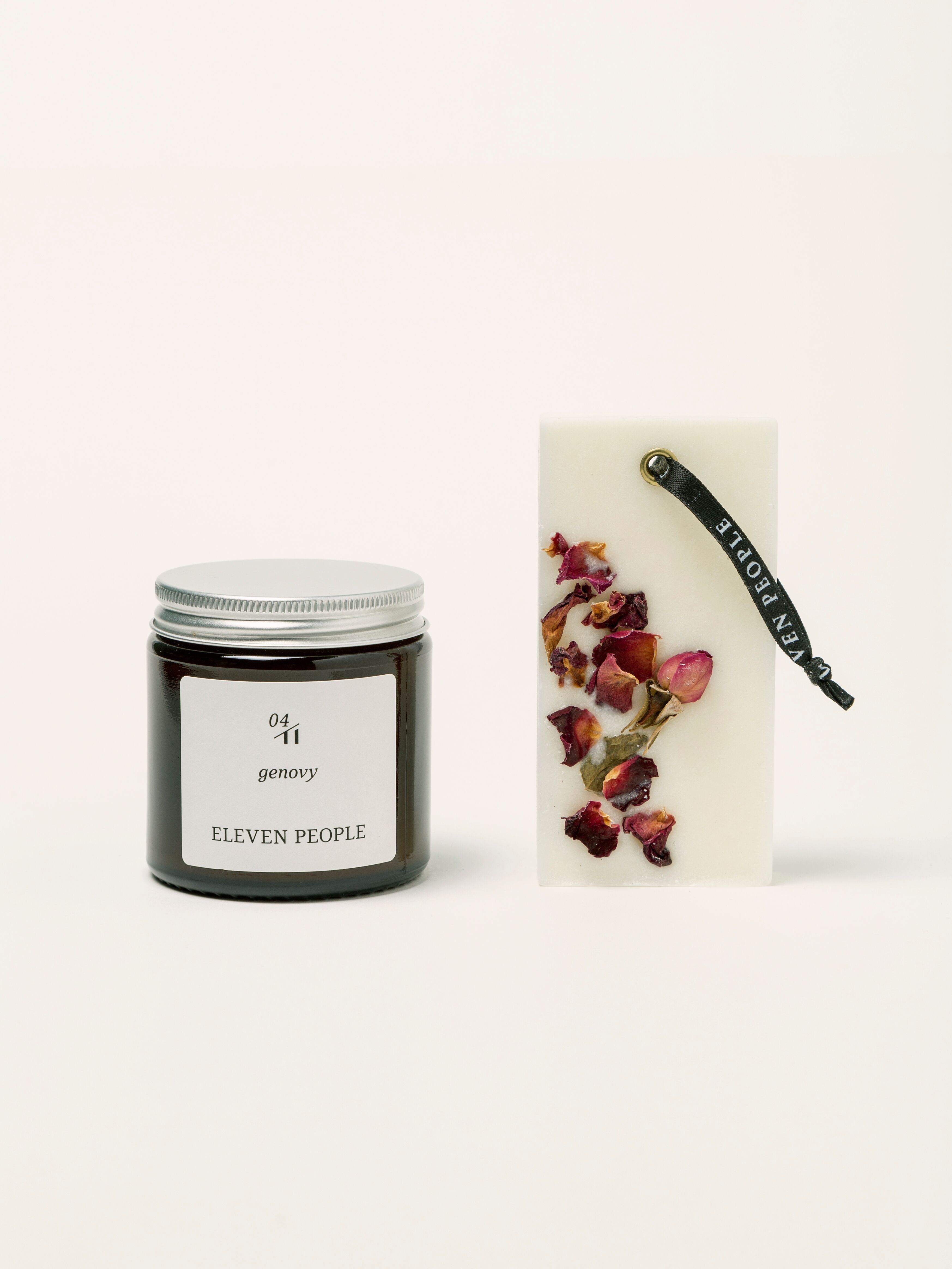 CONFEZIONE REGALO CANDELA + BARRA DI CERA DA ARMADIO DEODORANTE 04.   GENOVY: rosa, geranio e vetiver.