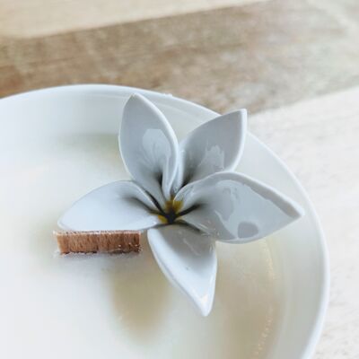 Porcelain candle scented with Tiare Flower-Monoï