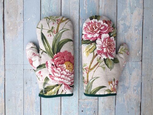 Farmhouse peonies oven mitt. Soft durable oven glove. Floral baking glove. Oven mitten.