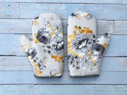 Black and yellow rose oven mitt. Soft durable oven glove. Floral baking glove. Oven mitten. Kitchen gloves.