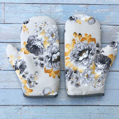 Black and yellow rose oven mitt. Soft durable oven glove. Floral baking glove. Oven mitten. Kitchen gloves.