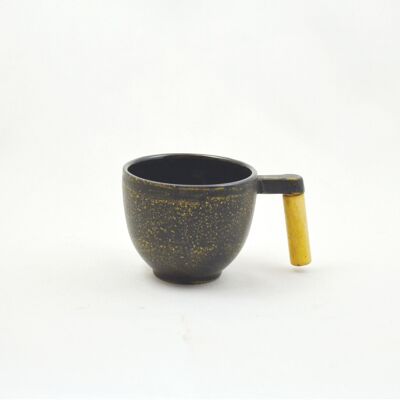 Taza de té hierro madera redonda oro negro