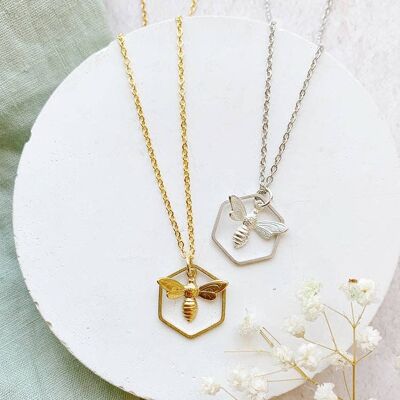 Such A Buzz Bee & Honeycomb Necklace_Gold