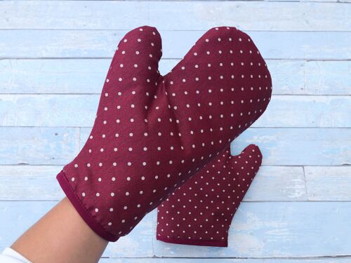 Red dot print oven mitt. Soft durable oven glove. Baking glove. Christmas Oven mitten. Kitchen gloves. Housewarming gift. Christmas gift