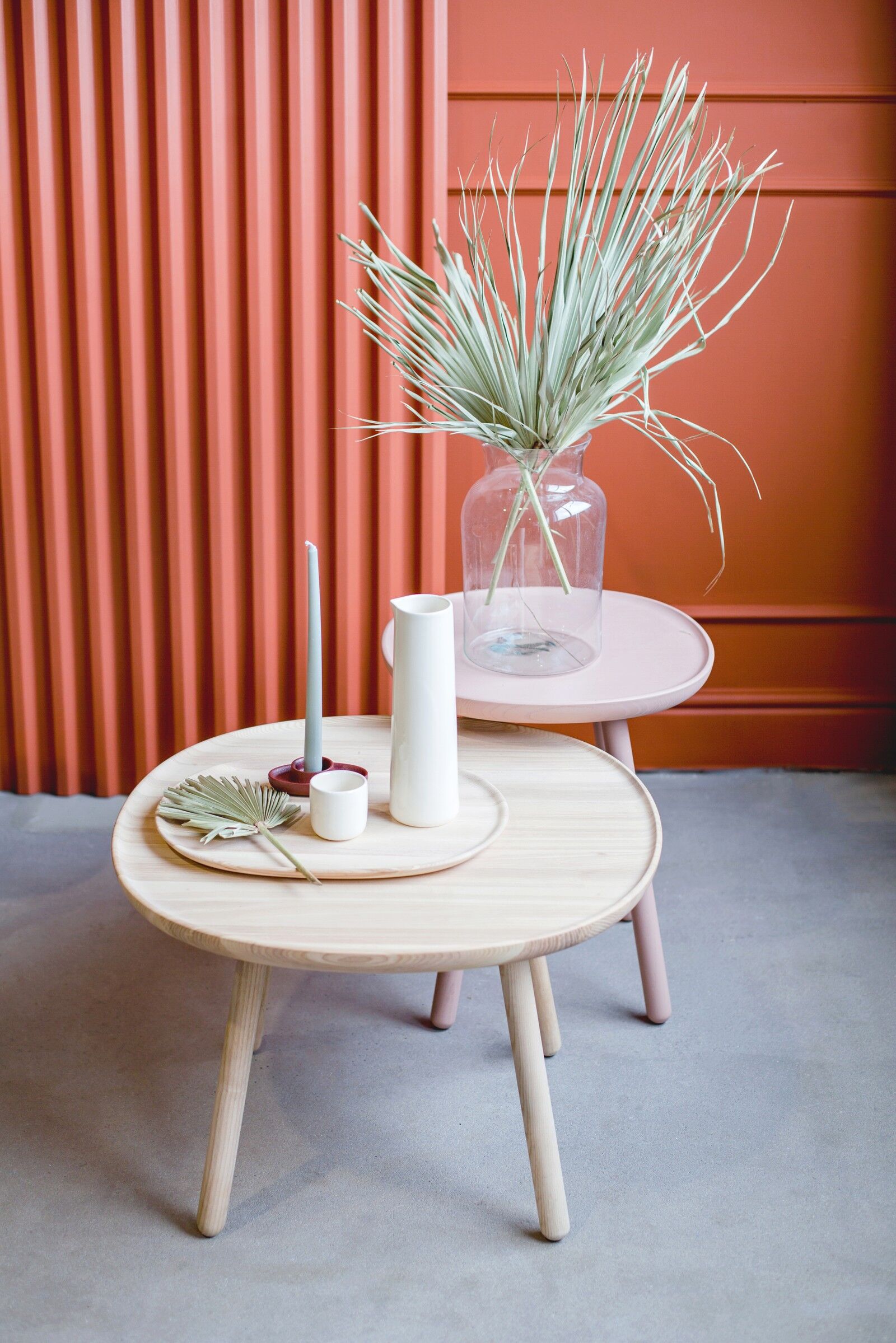 Naives Tablett, Esche