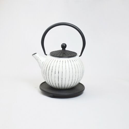 Chokoreto Teekanne aus Gusseisen 0.8l weiss/schwarzer Deckel m.U,