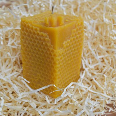 Honeycomb patterned candle