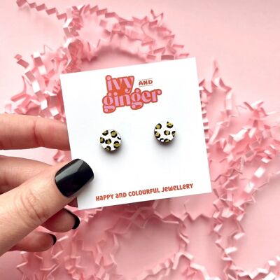 Mini aretes de madera pintados a mano con estampado de leopardo en círculo blanco y dorado