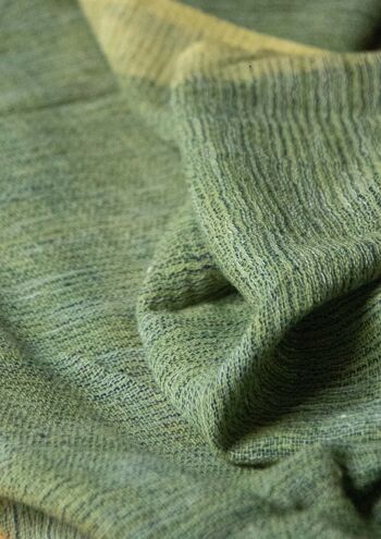 Longue écharpe d'été tissée main en coton bio à nopes - vert d'eau 2