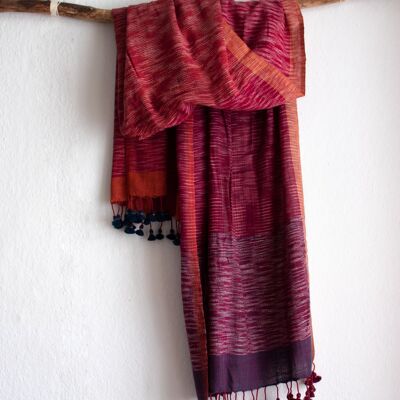 Long hand-woven summer scarf made from organic cotton with bobbles - See Rot Aubergine