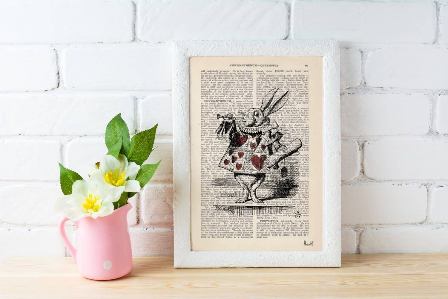 Geschenkidee, Geschenk für sie, Weihnachtssvg, Weihnachtsgeschenke, Alice im Wunderland White Rabbit Print auf Vintage Dictionary Book ALW015 - Music L 8.2x11.6