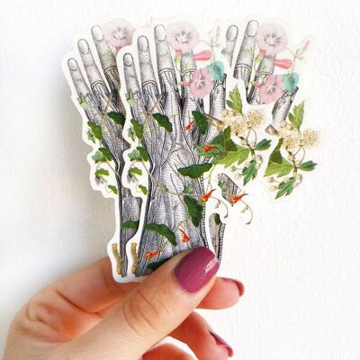 Hand mit Blumenaufklebern