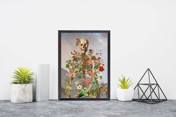 Squelette couvert de fleurs sur le paysage du matin 2