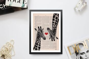 Cadeau unique, cadeau maison, cadeau pour elle, cadeaux de Noël, girafes amoureuses Coeur rouge sur page de livre Vintage parfait pour les cadeaux Ani012b - Page de livre M 6.4x9.6 4